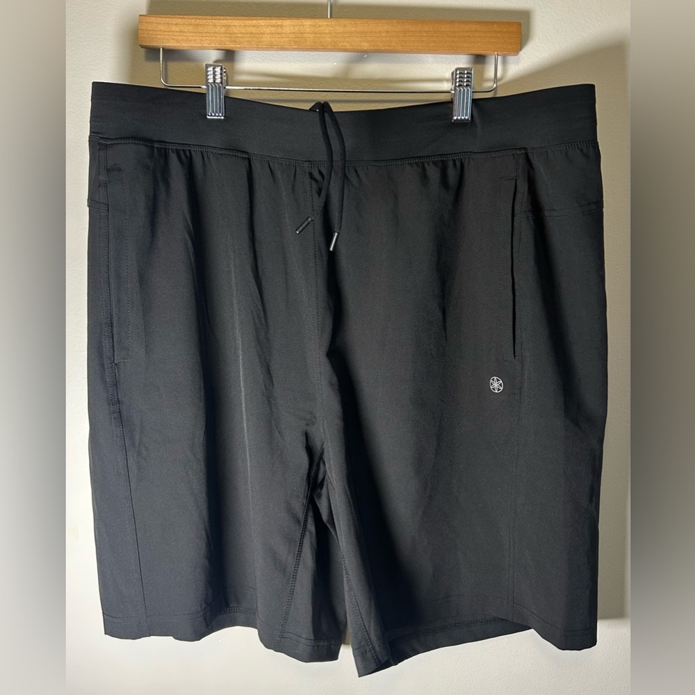 Gaiam Men’s Athletic Shorts Black Size XL Stretch Comfort Gym Running NWOT